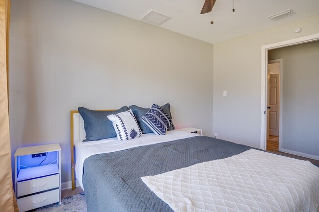 Building Photo - 218 Cactus St