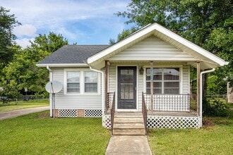 Building Photo - Cute 2 Bed 1 Bath in Pascagoula