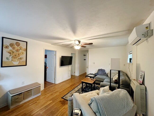 Building Photo - Two-Bedroom, Two Bathroom Apartment In Duckpond **$400 Leasing Bonus**