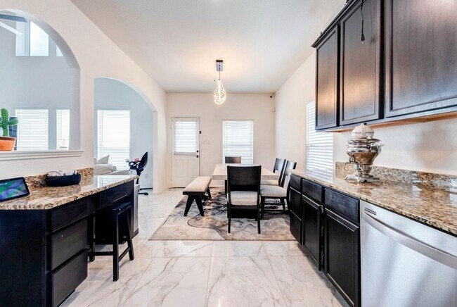 Building Photo - 22127 Roxanne Field Ln