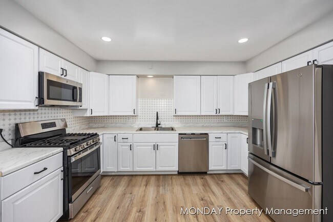 Building Photo - 945-947 Lancashire Ct SE