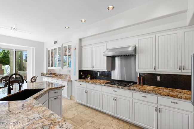 Building Photo - 7705 E Doubletree Ranch Rd