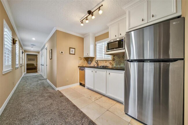 Building Photo - 1 Greenridge Forest Ct