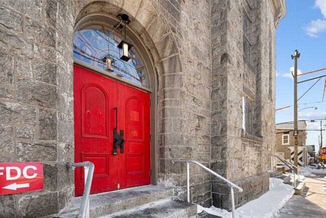 Building Photo - 401 Martin St