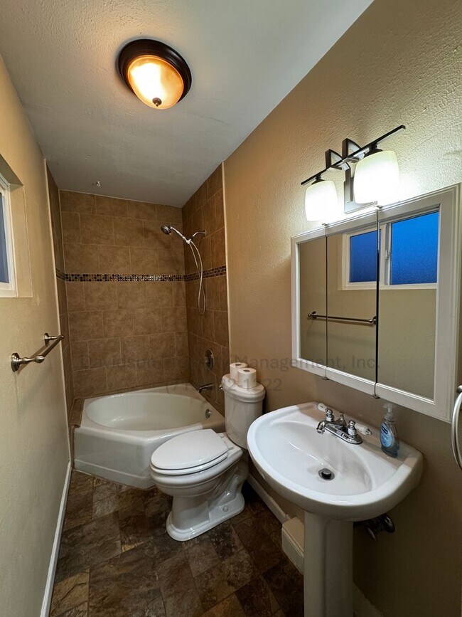 Building Photo - Stunning 4 Bedroom House near Old Colorado City