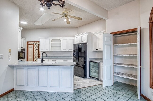 Building Photo - Lake Balboa | Home | Unfurnished