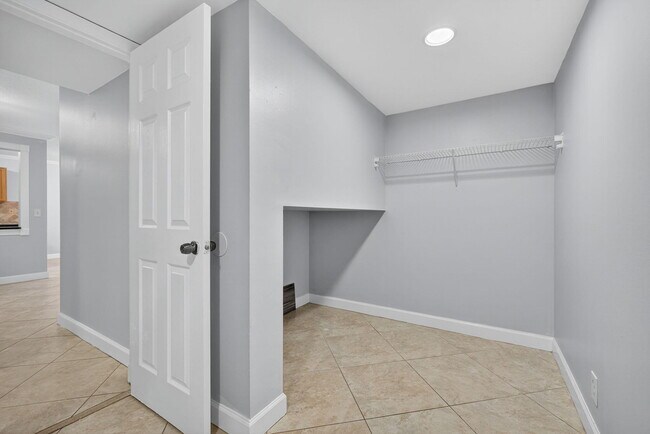 Building Photo - 1590 Forest Lakes Cir