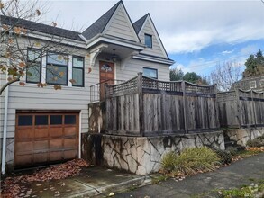 Building Photo - 3bd/2.5ba Seattle Home