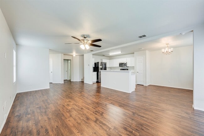 Building Photo - 7500 Lazy Spur Blvd