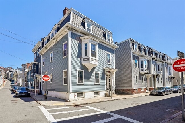 Building Photo - 143 High St