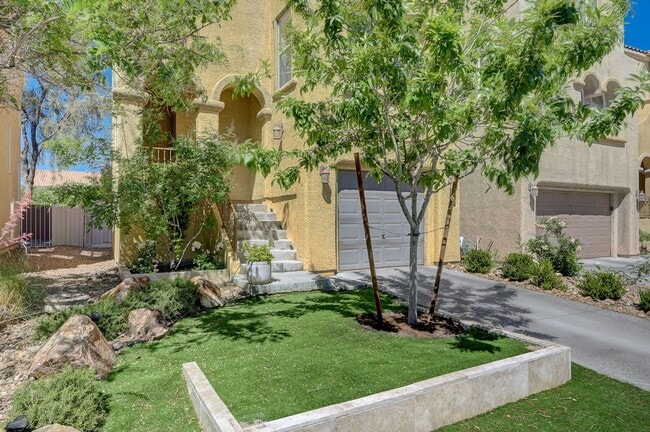 Building Photo - Stylish Tri-Level Home/Tandem Garage in Henderson