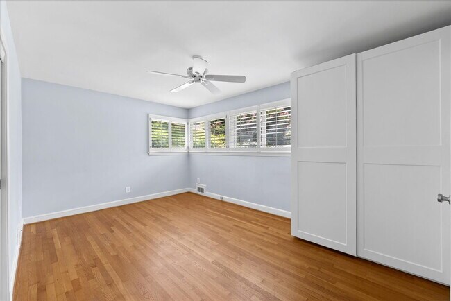 Building Photo - "Charming 4-Bed Retreat with Granite Kitch...