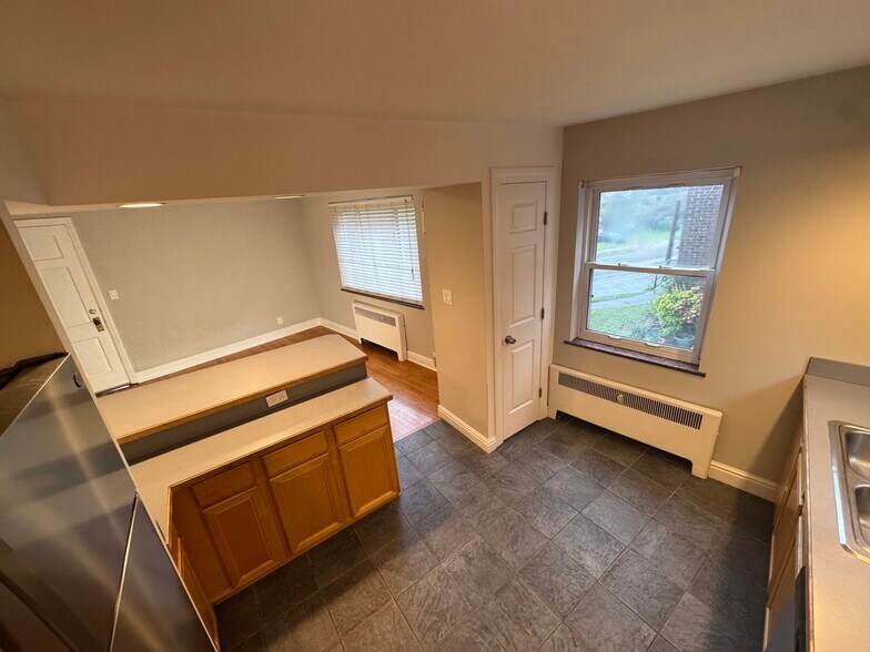Building Photo - 2984 Linwood Ave