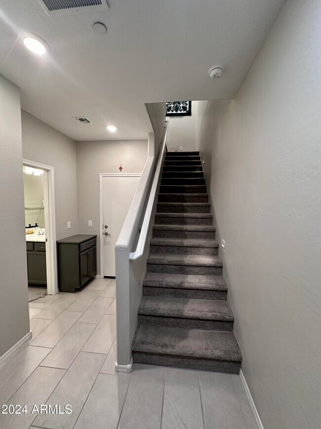 Building Photo - 2669 S Peppertree Dr