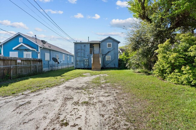 Building Photo - 4020 Avenue O 1/2