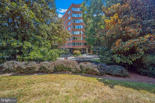 Building Photo - 4200 Cathedral Ave NW