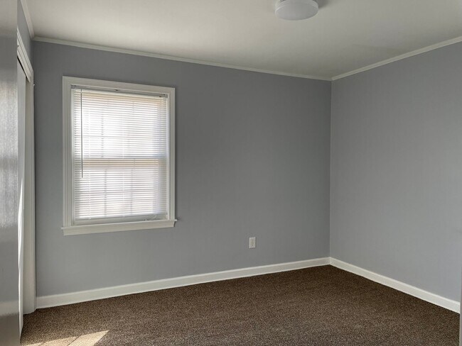 Building Photo - {7516} Prairie Village Ranch | Fenced Backyard | 1 car garage