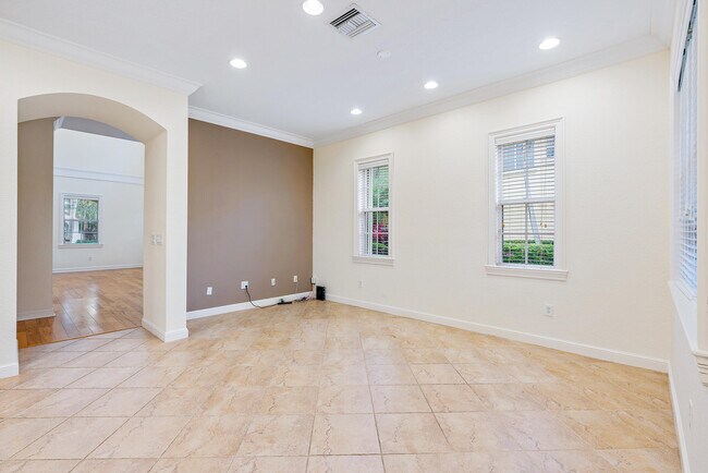 Building Photo - 1058 Vintner Blvd