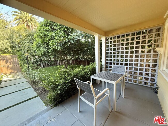 Primary Photo - 901 N Orange Grove Ave