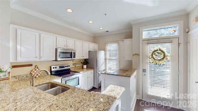 Building Photo - 1009 Park West Dr