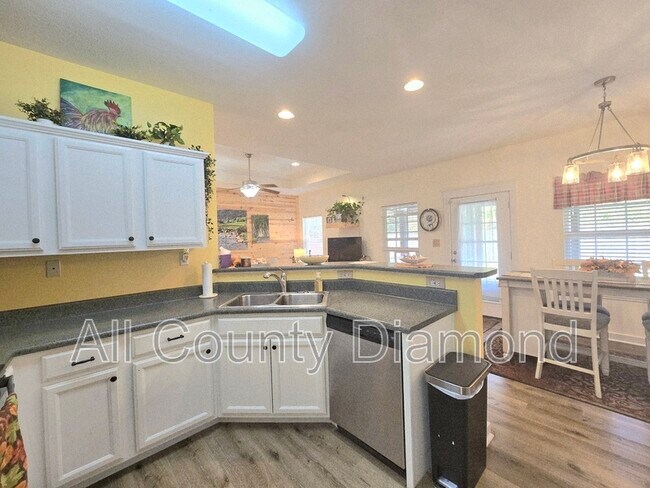 Building Photo - 13805 Flamingo Ave