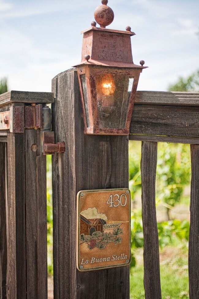 Building Photo - 430 Pratt Ave