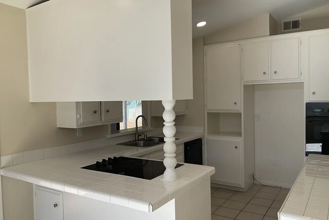 Building Photo - 1136 Erica St