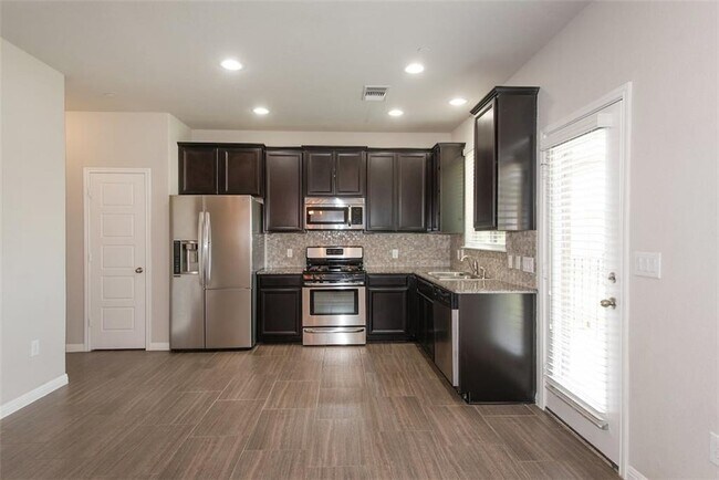 Building Photo - 1001 Zodiac Ln