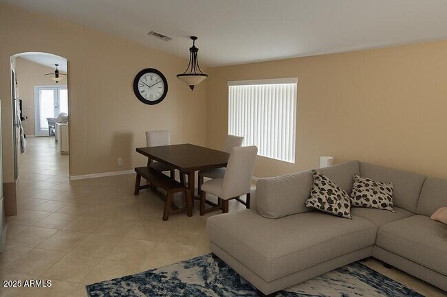 Building Photo - 3032 E Wescott Dr