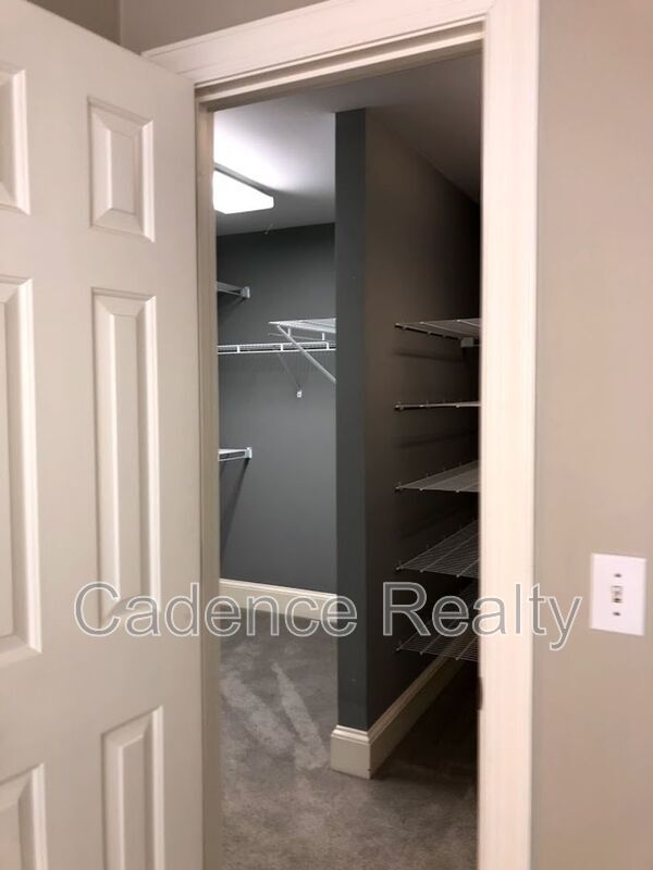 Building Photo - 1016 Creekside Ln