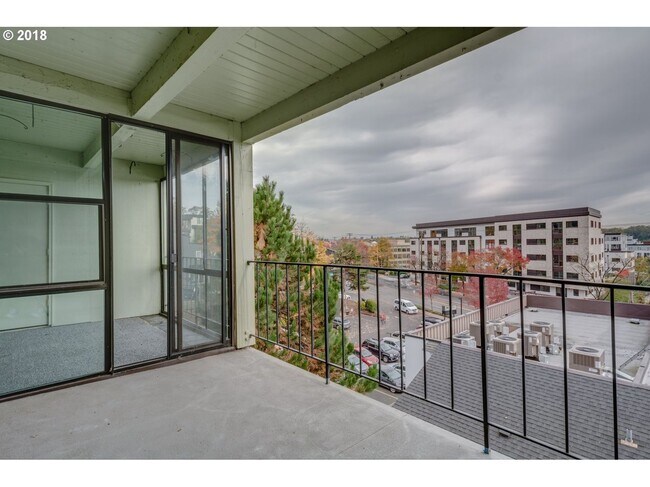 Building Photo - S. PDX 2Bed 2Bath ~ Condo~Near OHSU w/ 2 Reserved parking spots & Washer & Dryer!