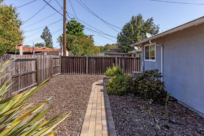 Building Photo - Great Sunnyvale Home