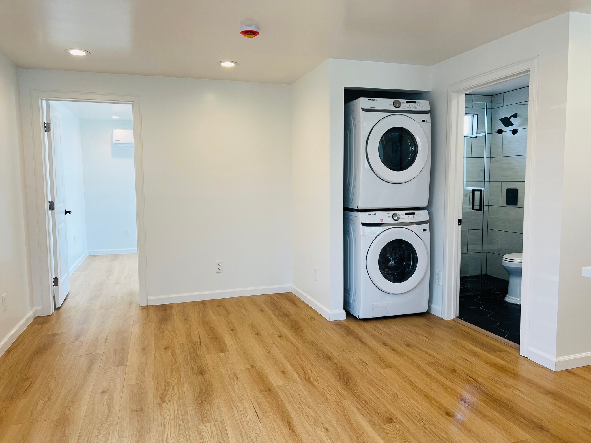 Washer/Dryer - 1553 W 106th St