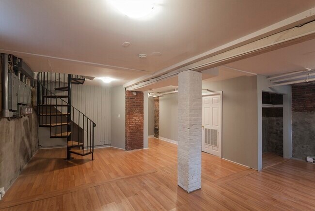 Building Photo - 38 Cherry St