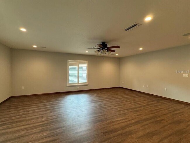 Building Photo - 5033 Vivienda Way