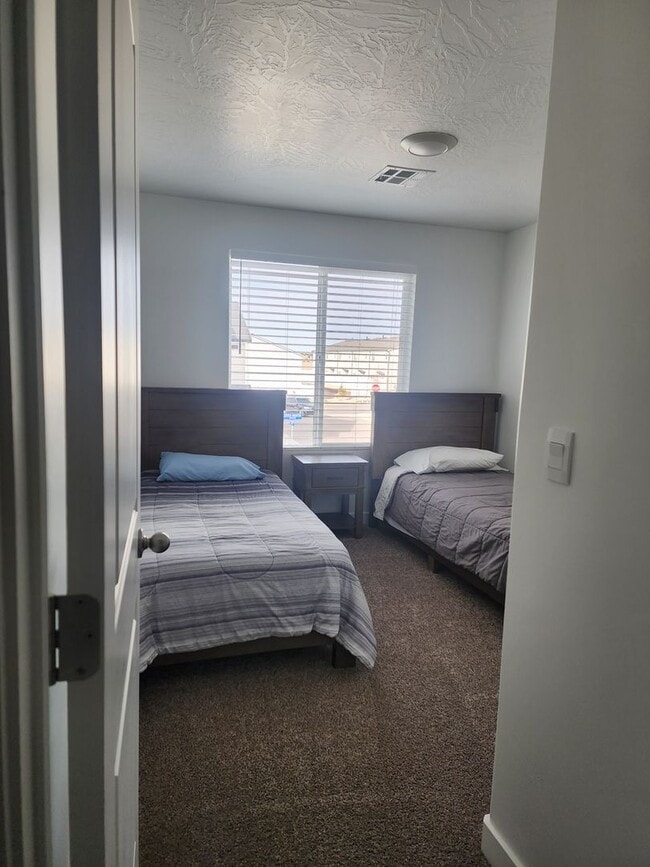 Building Photo - Northfield Townhome for Rent $1880 mo.