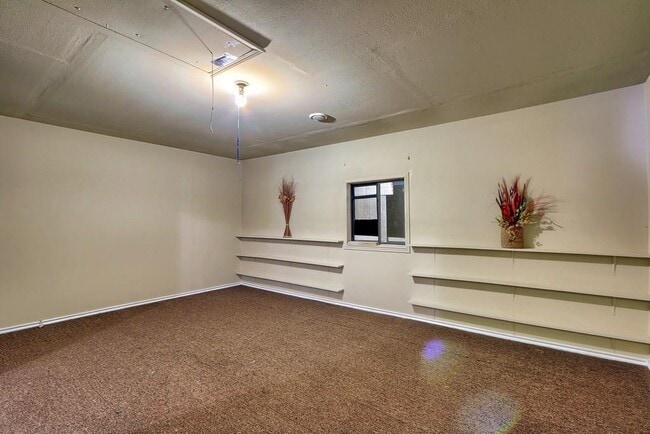 Building Photo - 5004 Suburban Dr