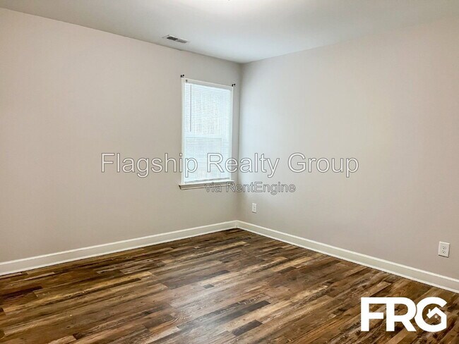 Building Photo - 491 Fallingbrook Dr