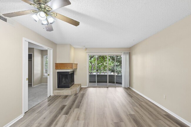 Building Photo - 1065 Acapulco Ct