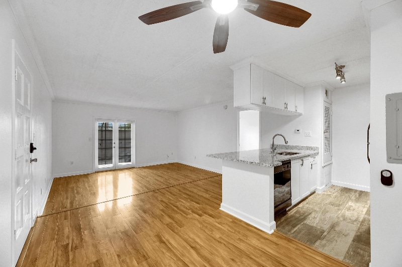 Building Photo - 5304 W Kennedy Blvd