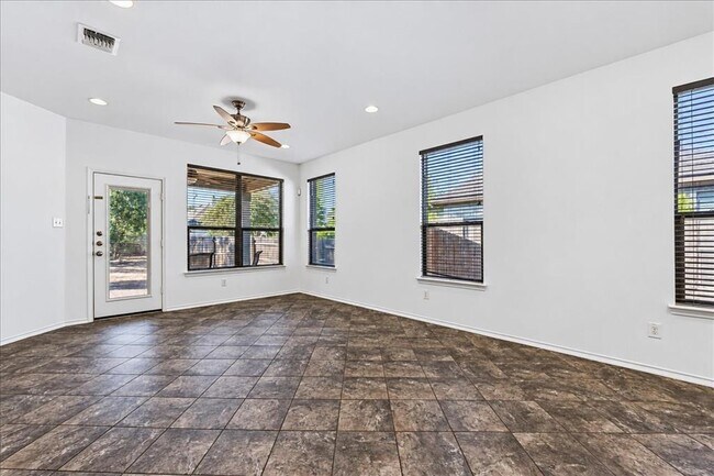 Building Photo - 1020 Clove Hitch Dr