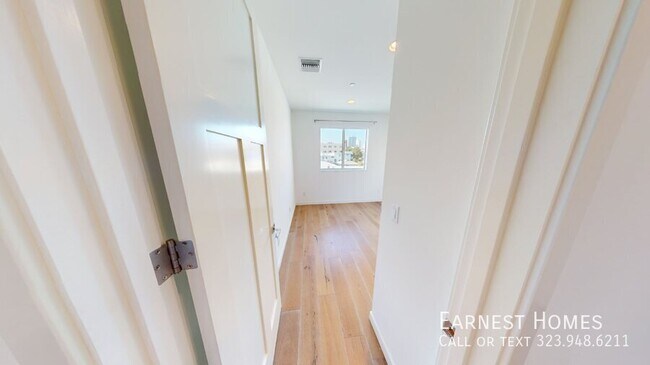 Building Photo - 1715 Armacost Ave