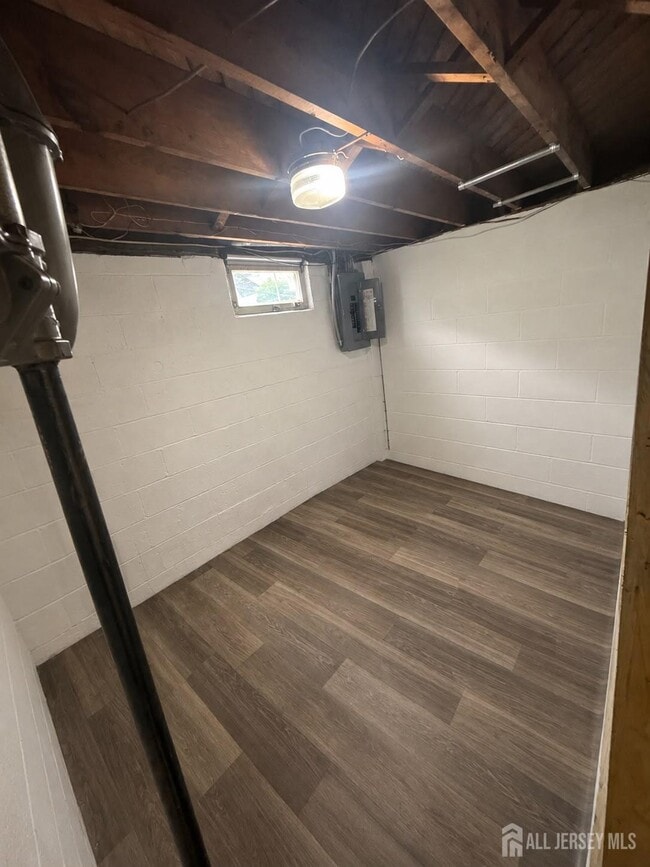 Building Photo - 89 Oak Ln