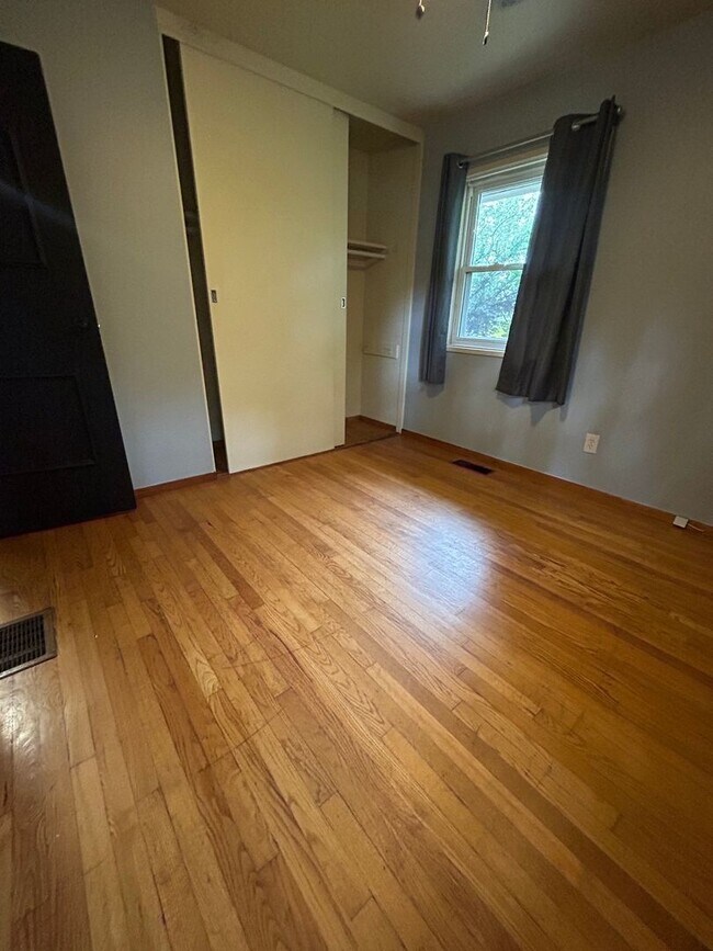 Building Photo - Charming 3 Bedroom Brick Ranch in Park Forest