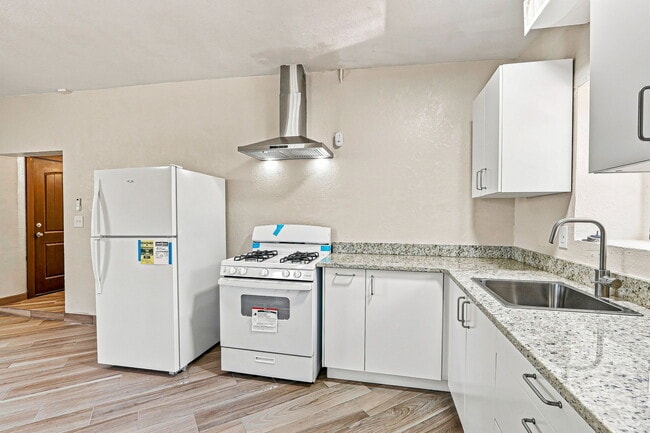 Building Photo - 3701 Hueco Ave