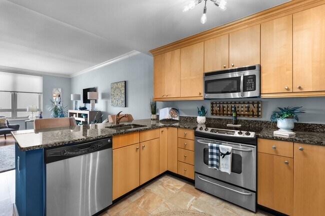 Building Photo - Elegant 1-Bed, 1-Bath Condo in Prime Virginia Beach Location!