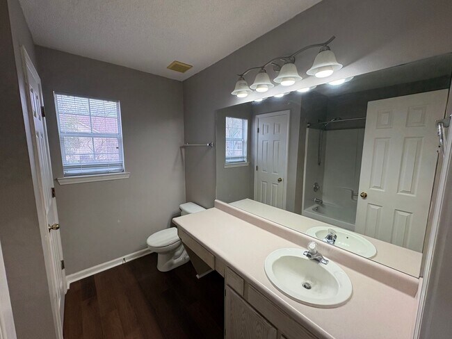 Building Photo - Great Georgetown Home