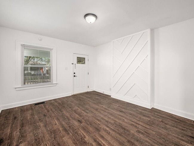 Building Photo - 1359 N 6th St