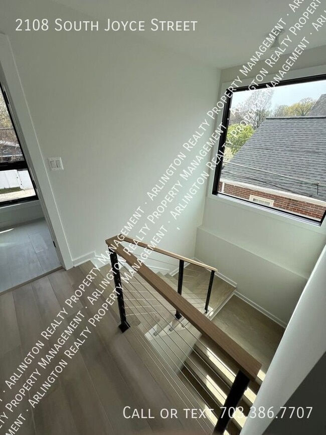 Building Photo - 2108 S Joyce St