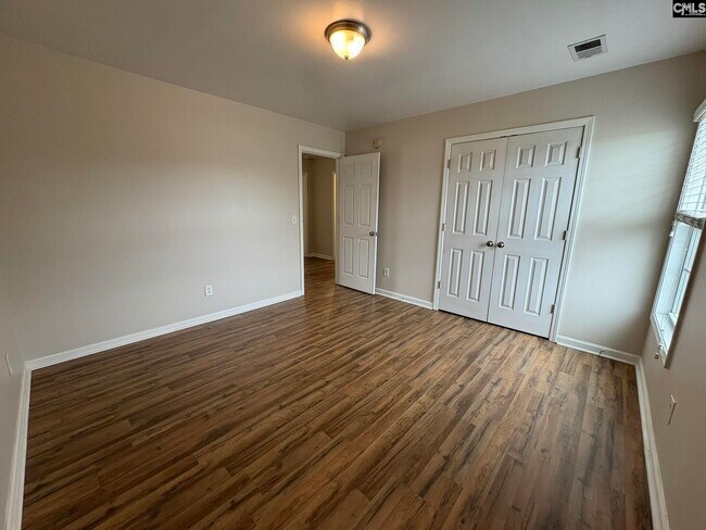 Building Photo - 137 Rossmore Dr